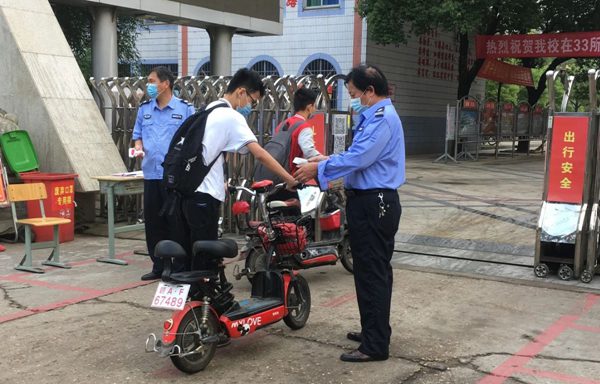 南昌现代外国语学校保卫科：守牢校园安全防疫线 严把校门疫情防控关口