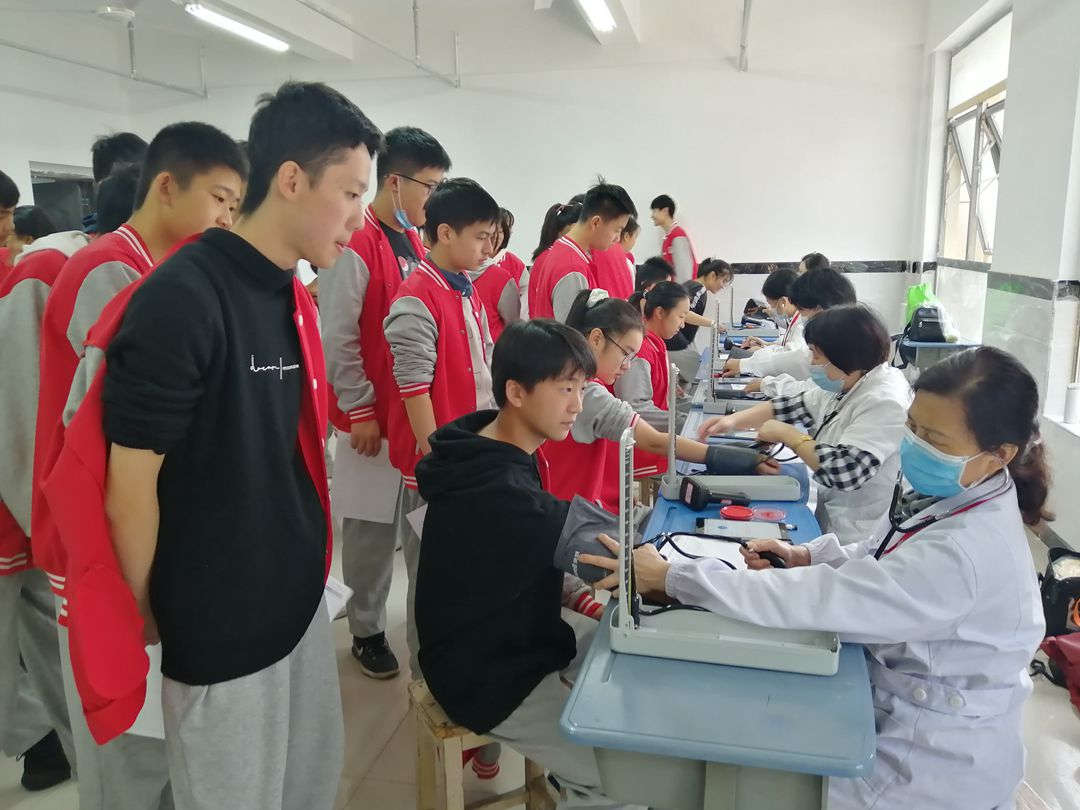 关爱学生促健康，快乐体检进校园 | 记南昌现代外国语学校学生健康体检