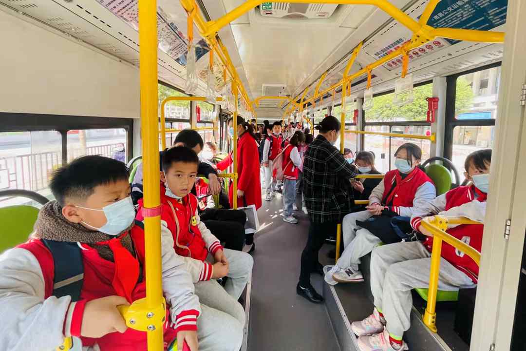 以“苗”护苗丨南昌现代外国语学校组织适龄儿童接种第一剂新冠疫苗