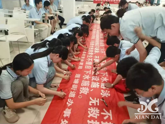 铮铮誓言铭于心，携手共筑防溺墙｜南昌现代外国语学校举行防溺水安全教育暨集体宣誓签名活动