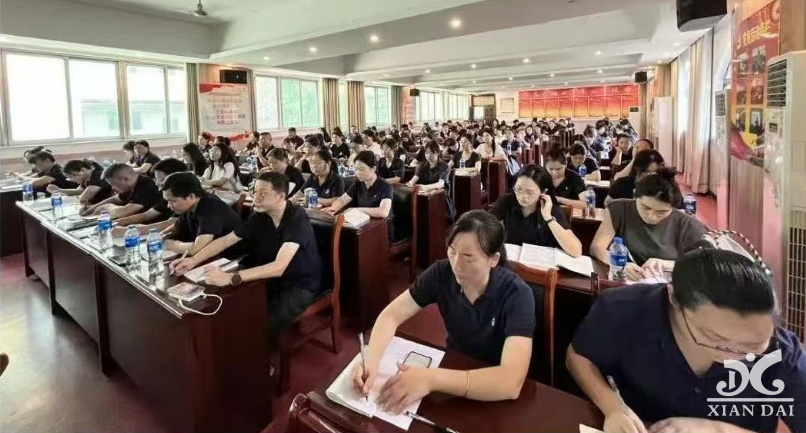 重常规管理寻发展，抓教学质量求生存。